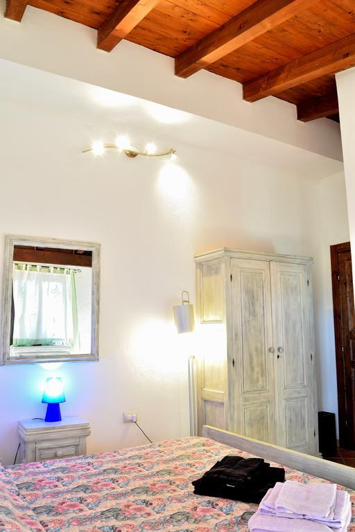 Mi Casa Es Tu Casa 79 Bed & Breakfast Portoscuso Luaran gambar