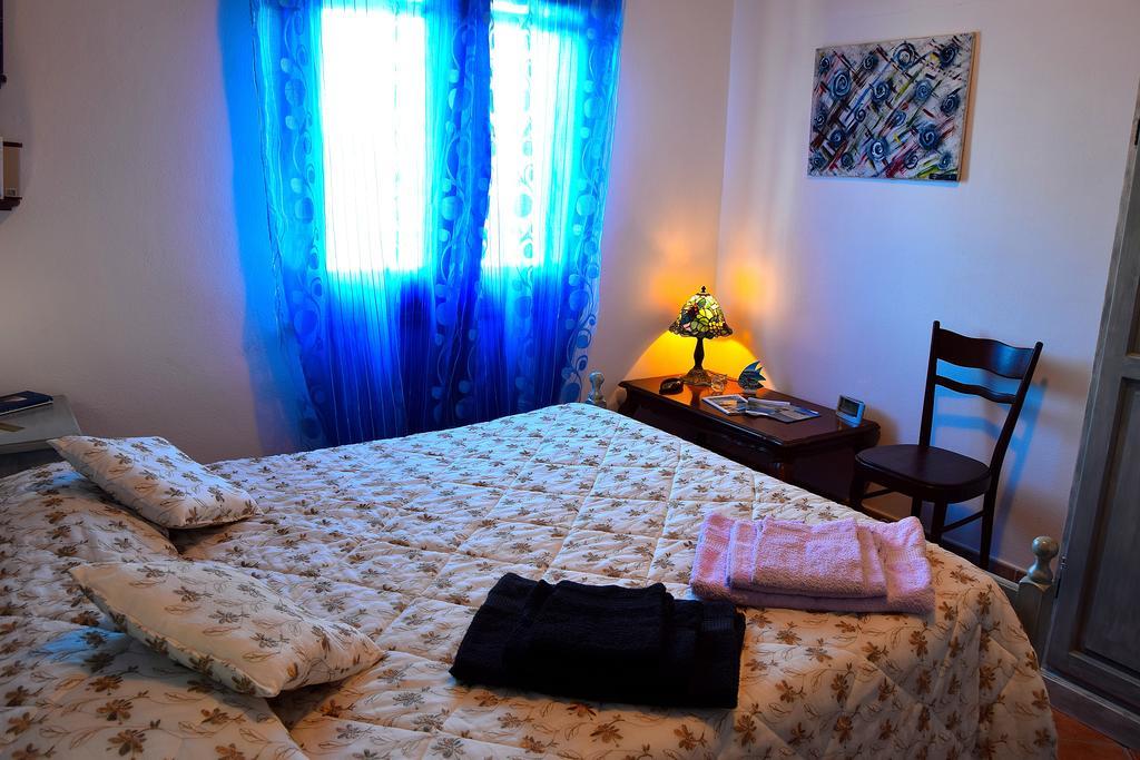 Mi Casa Es Tu Casa 79 Bed & Breakfast Portoscuso Luaran gambar