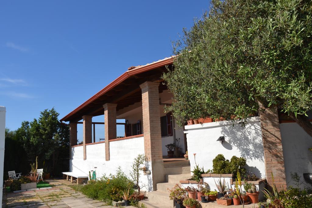 Mi Casa Es Tu Casa 79 Bed & Breakfast Portoscuso Luaran gambar